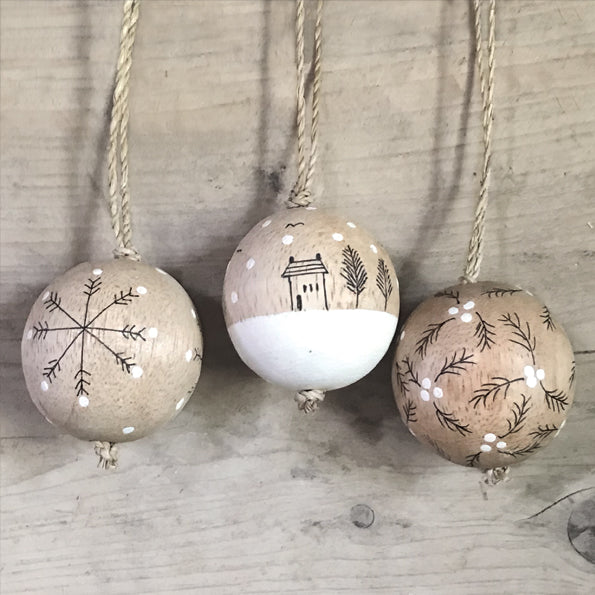 Wood bauble - Snowy Houses
