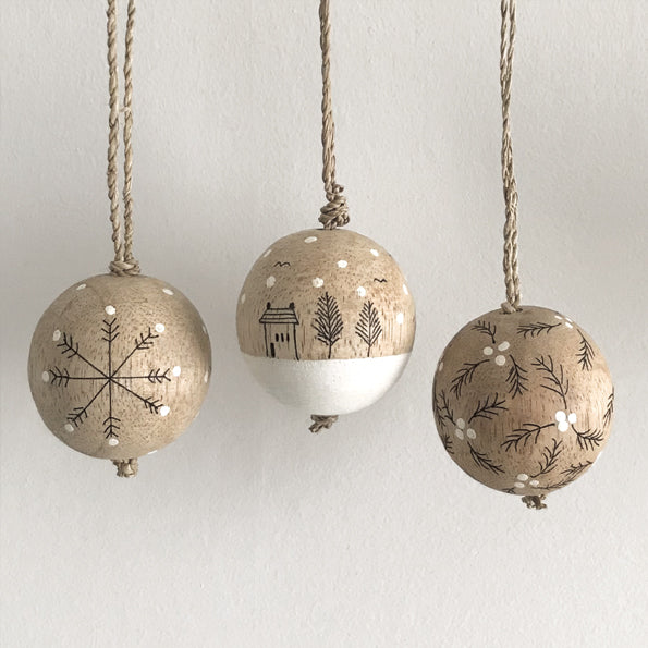 Wood bauble - Snowy Houses