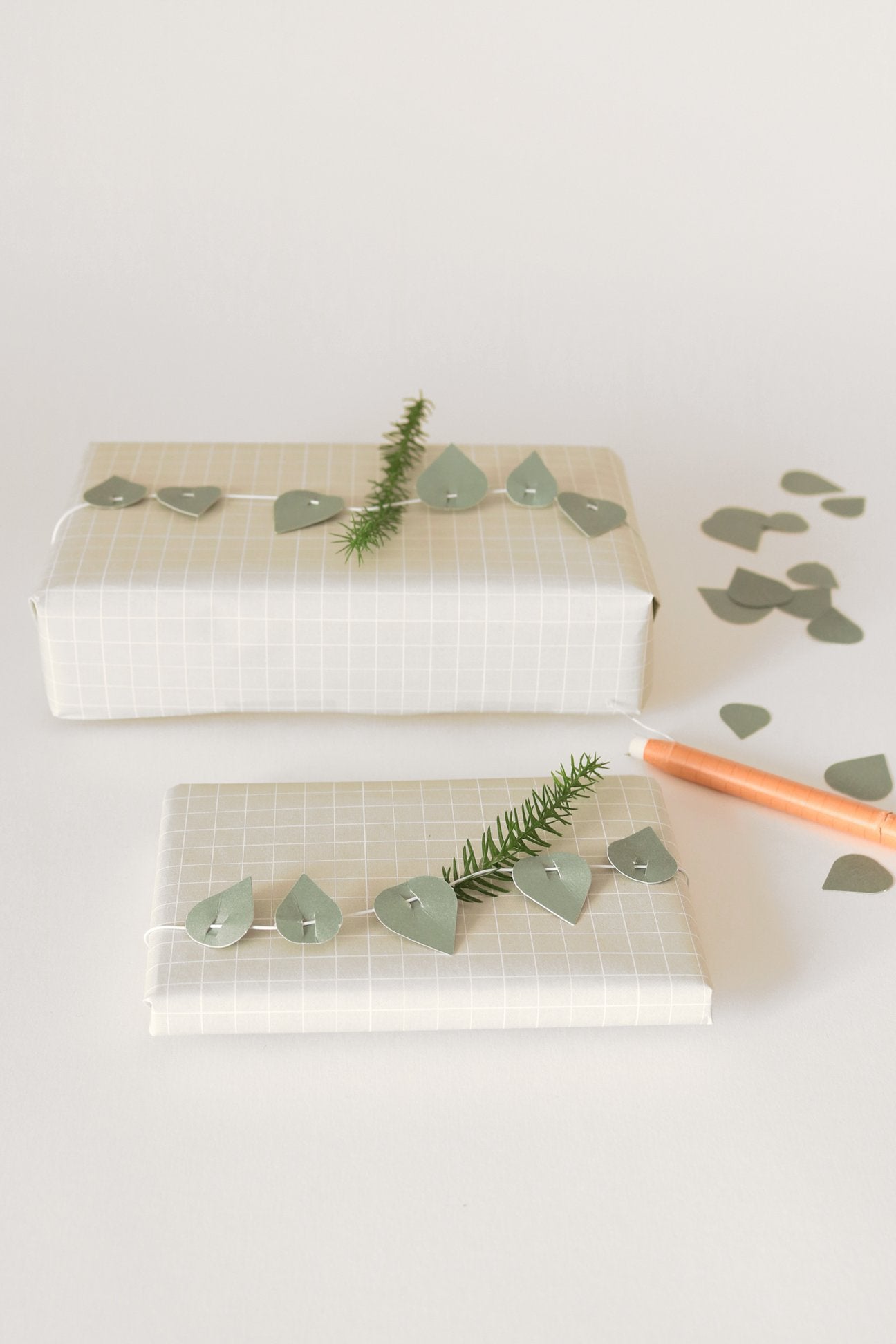 TWIG paper leaves in spring green with wire